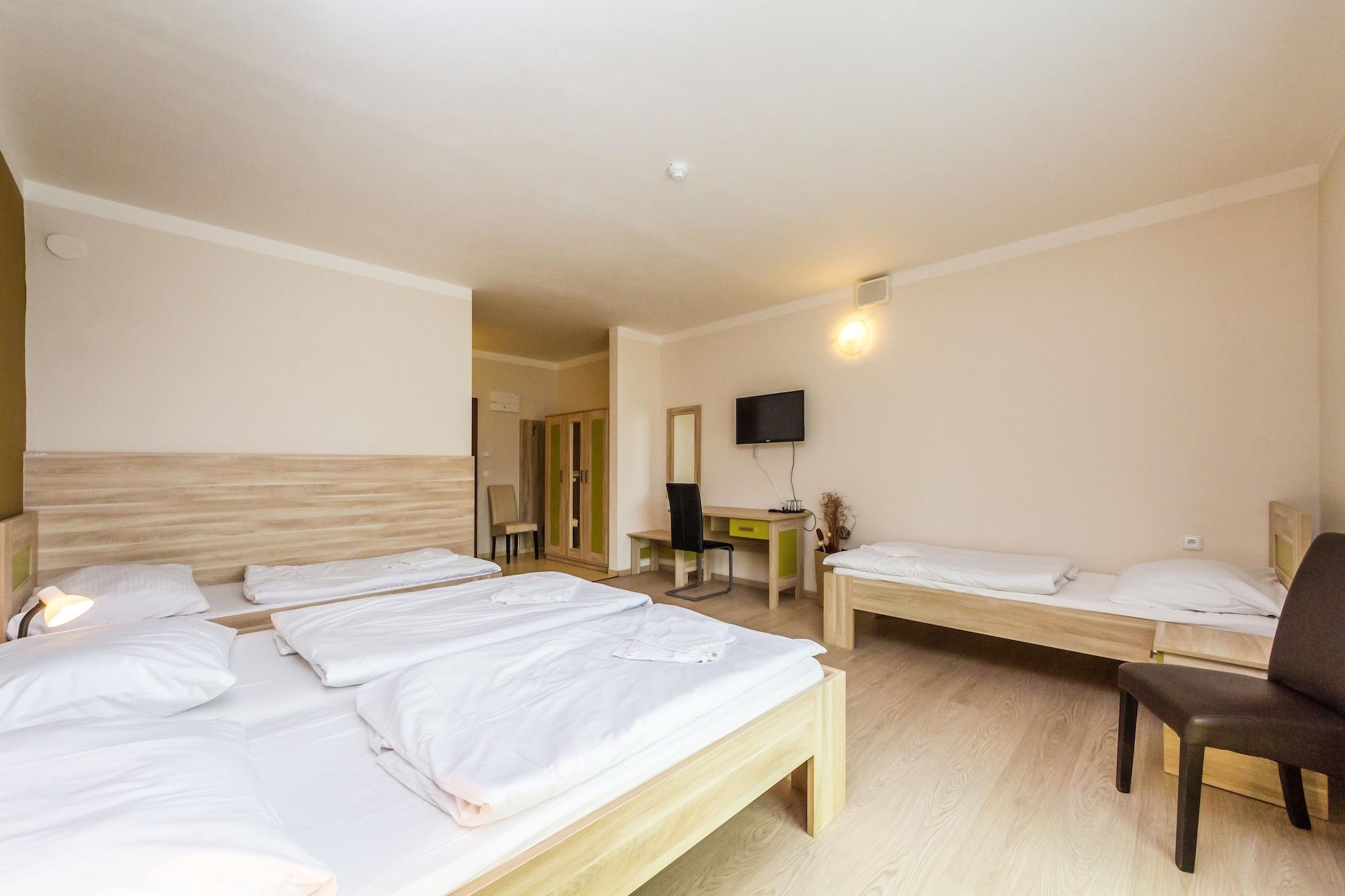 Nad Kralovnou Hotel & Restaurant Praag Buitenkant foto