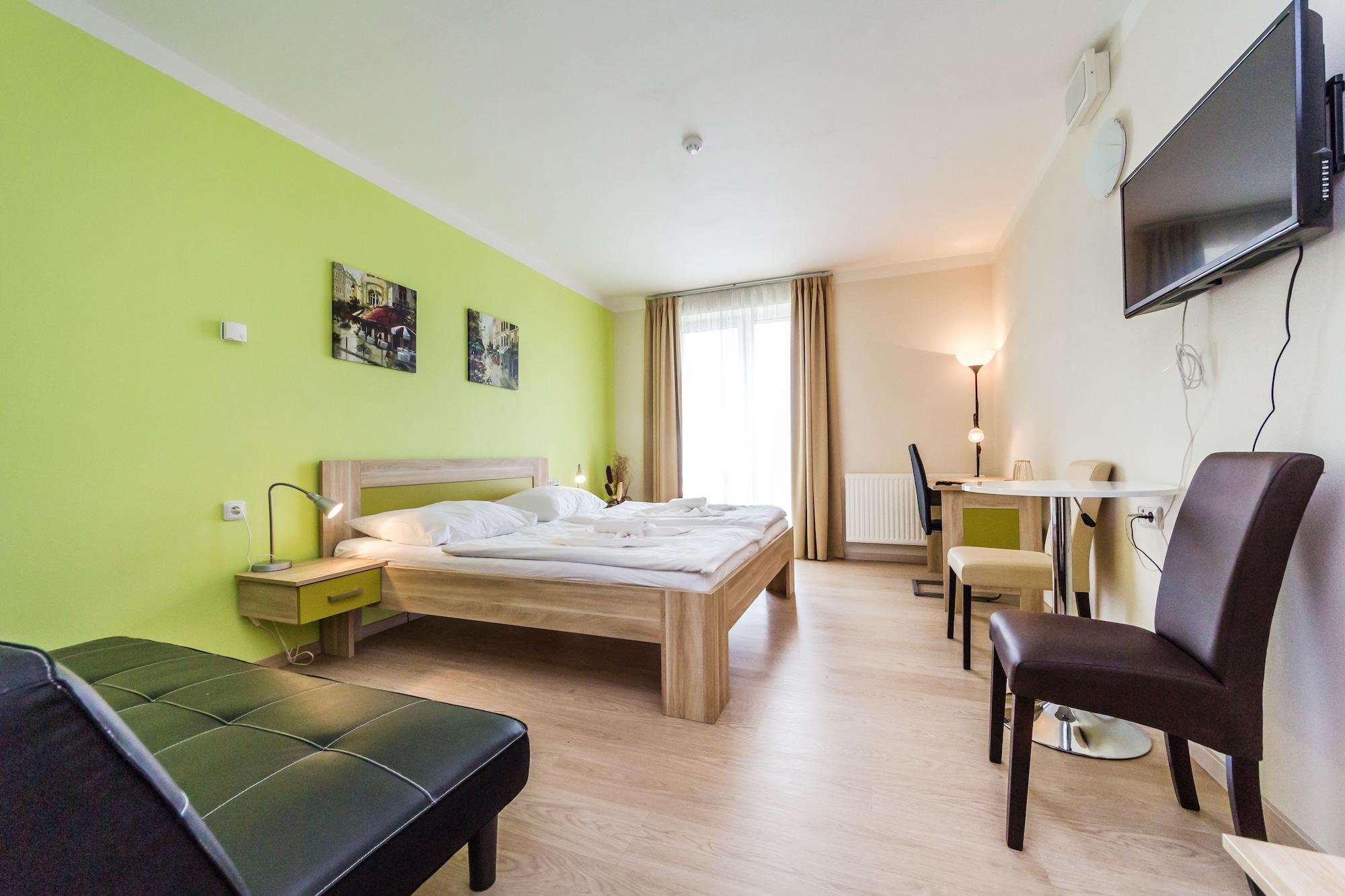 Nad Kralovnou Hotel & Restaurant Praag Buitenkant foto