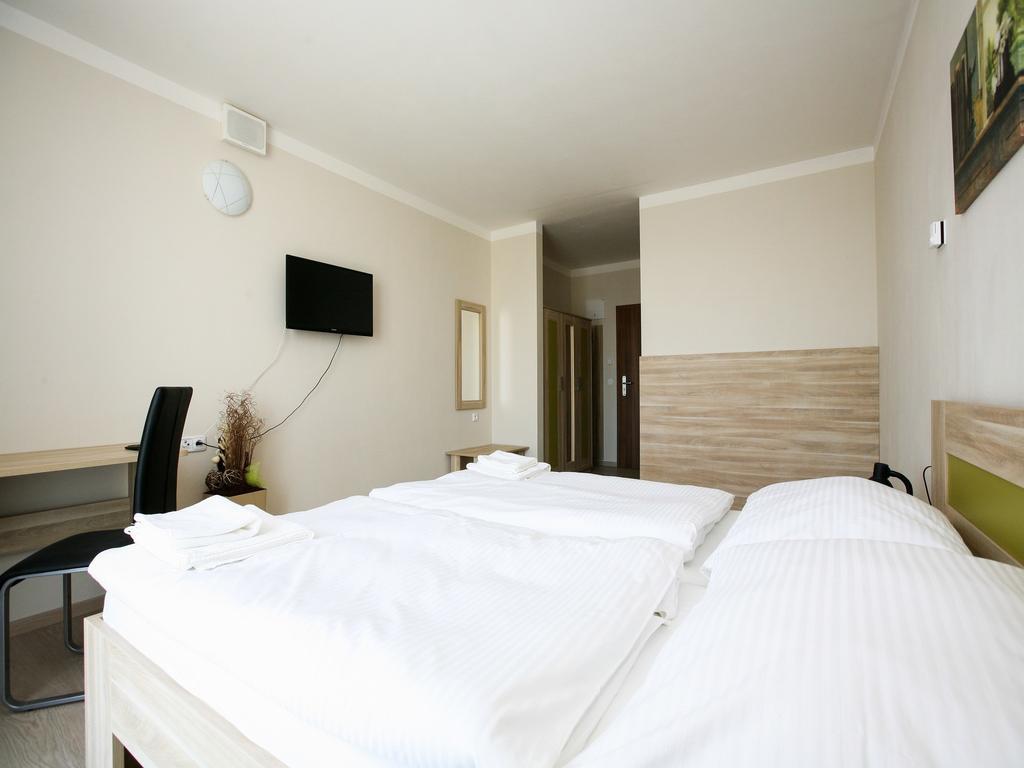 Nad Kralovnou Hotel & Restaurant Praag Buitenkant foto