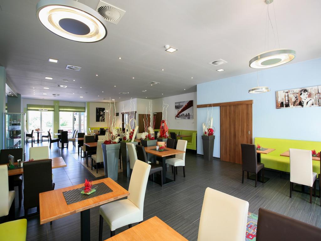Nad Kralovnou Hotel & Restaurant Praag Kamer foto