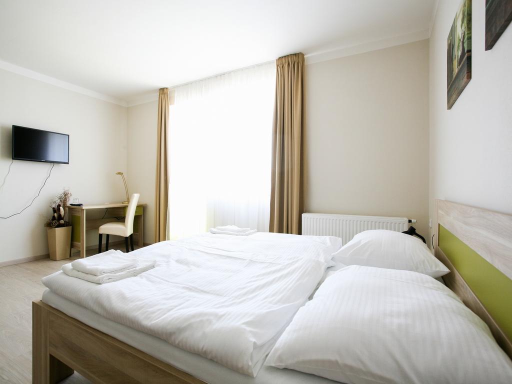 Nad Kralovnou Hotel & Restaurant Praag Kamer foto