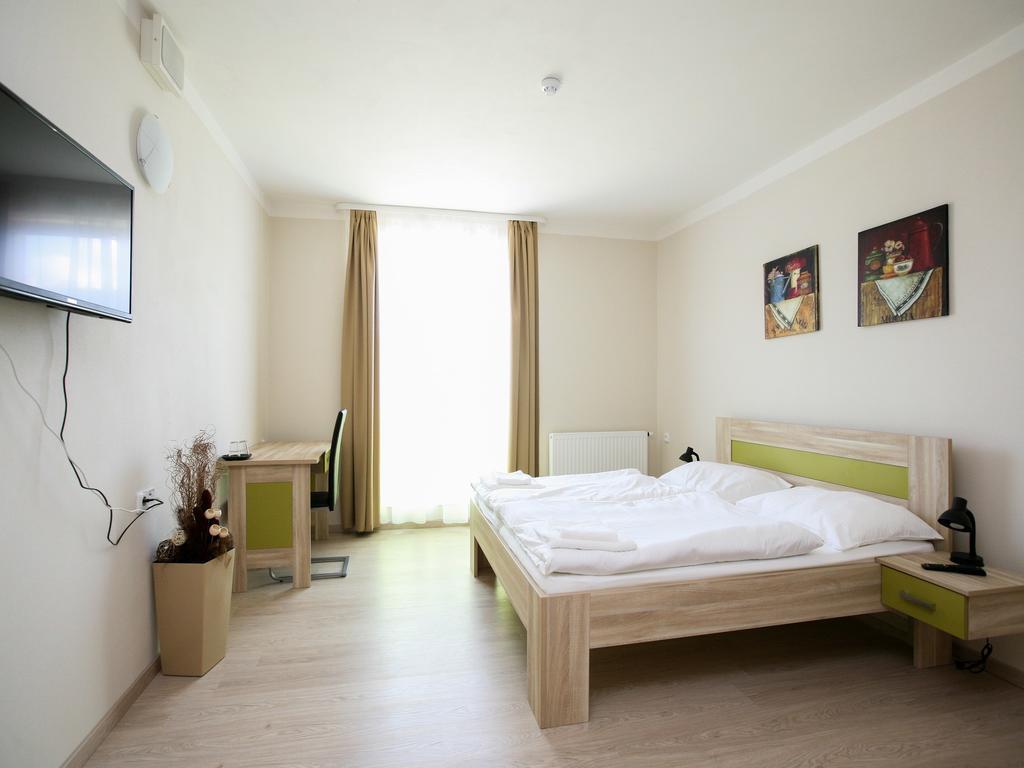 Nad Kralovnou Hotel & Restaurant Praag Kamer foto