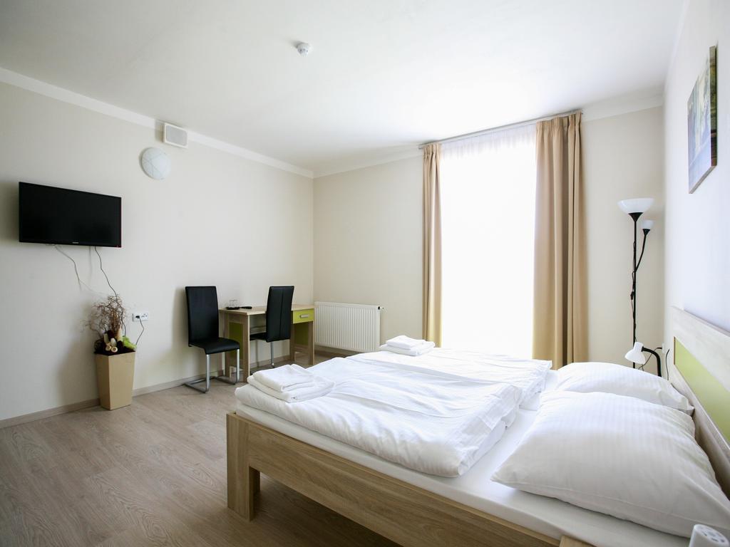 Nad Kralovnou Hotel & Restaurant Praag Kamer foto
