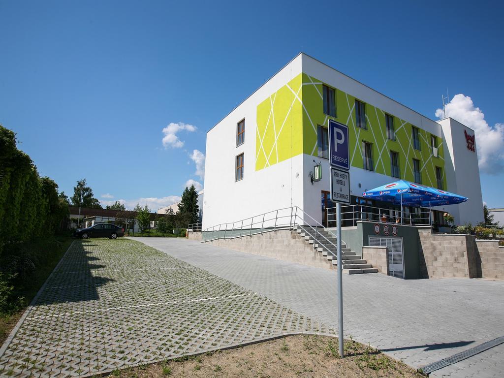 Nad Kralovnou Hotel & Restaurant Praag Buitenkant foto