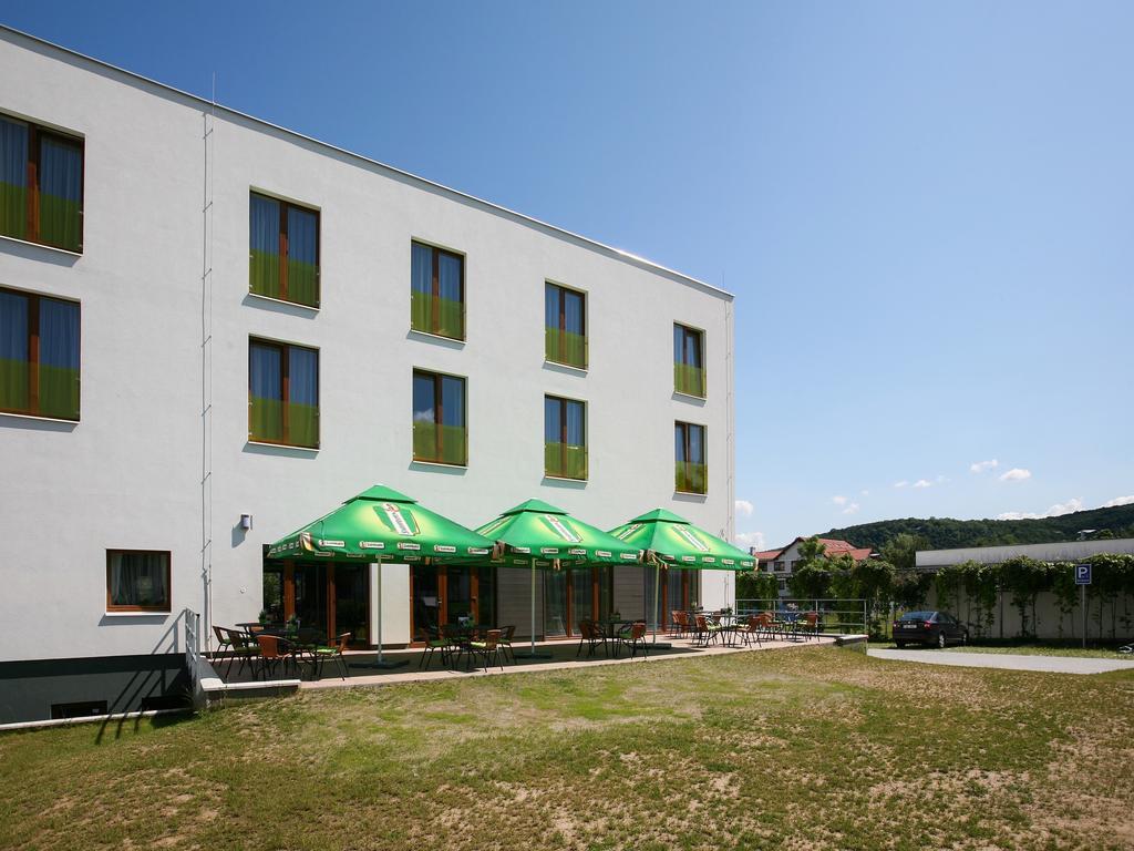 Nad Kralovnou Hotel & Restaurant Praag Buitenkant foto
