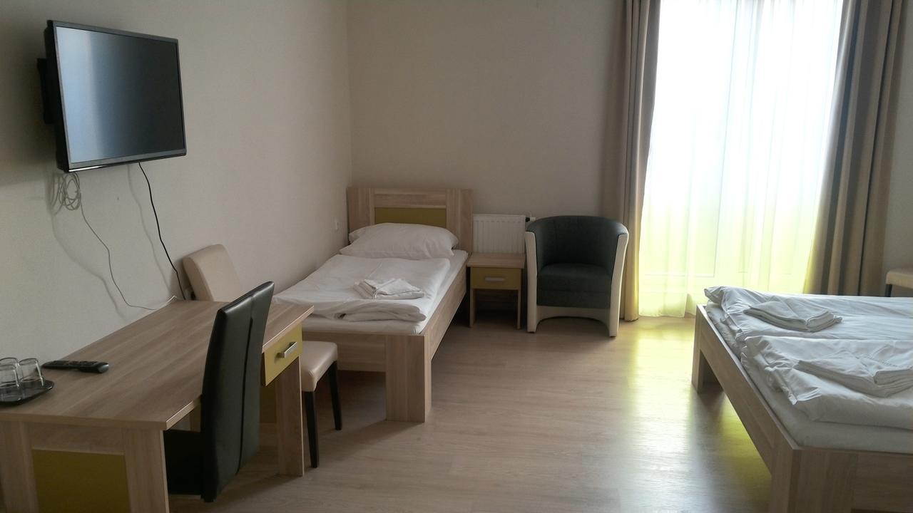 Nad Kralovnou Hotel & Restaurant Praag Buitenkant foto