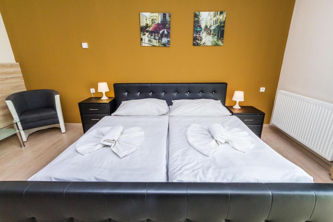 Nad Kralovnou Hotel & Restaurant Praag Buitenkant foto