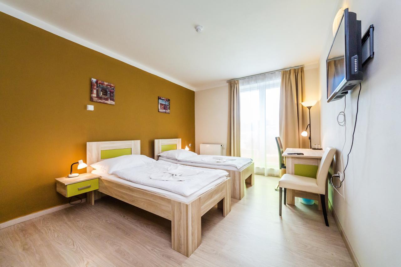 Nad Kralovnou Hotel & Restaurant Praag Buitenkant foto