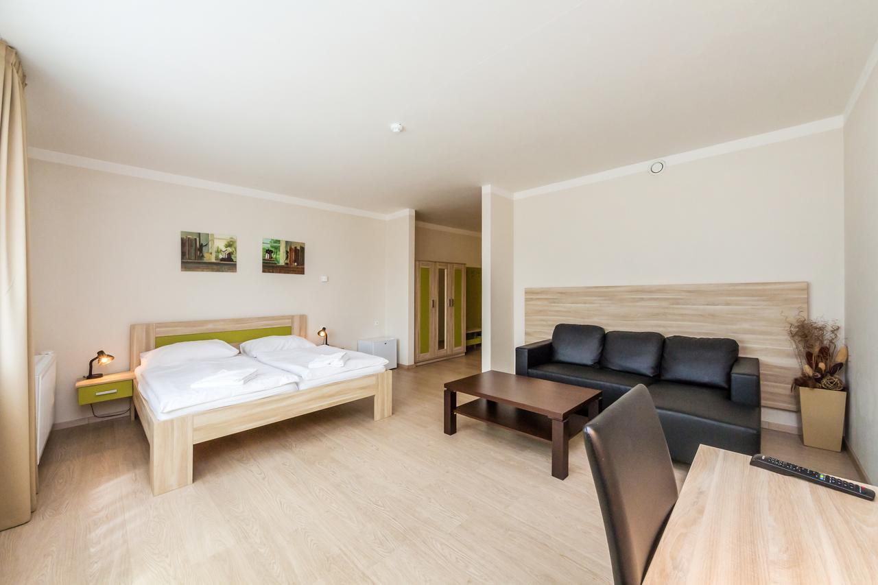 Nad Kralovnou Hotel & Restaurant Praag Buitenkant foto