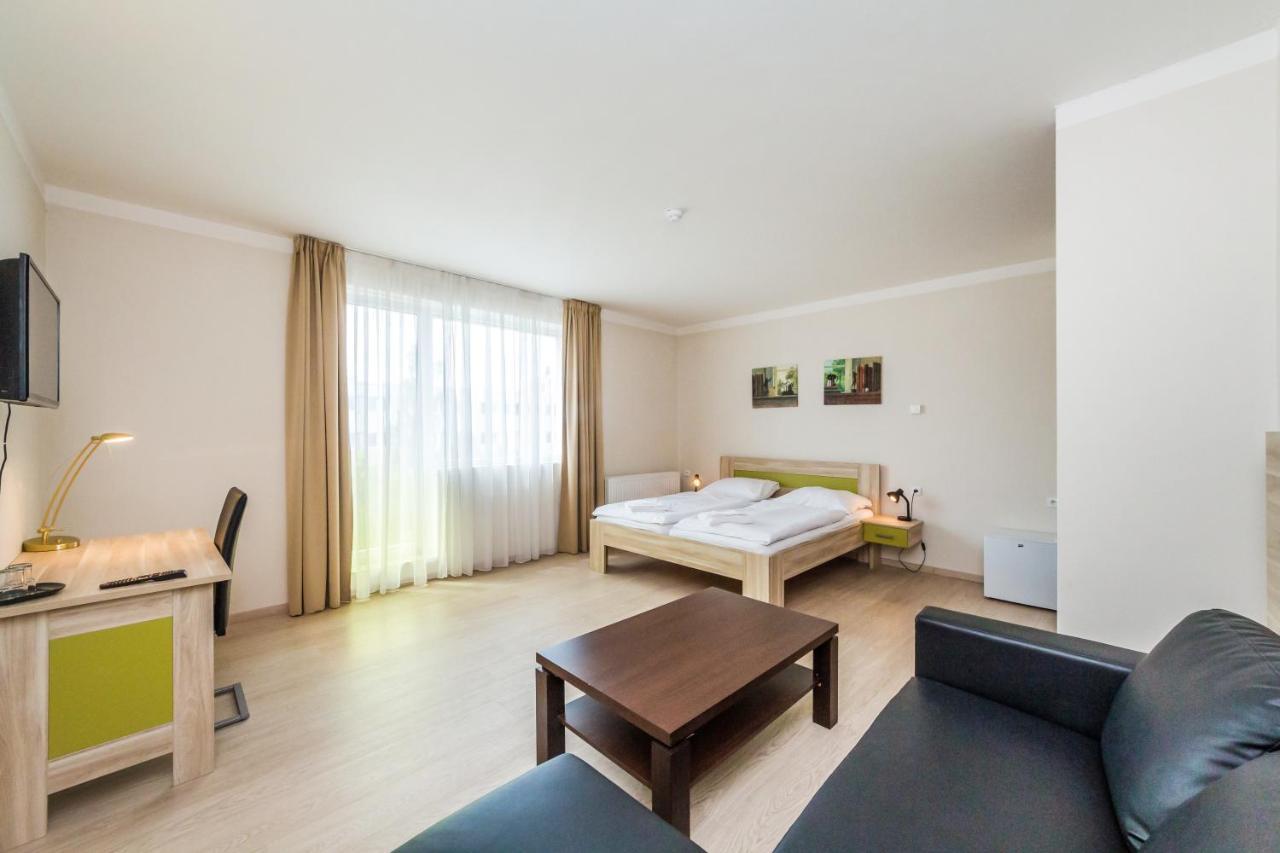 Nad Kralovnou Hotel & Restaurant Praag Buitenkant foto